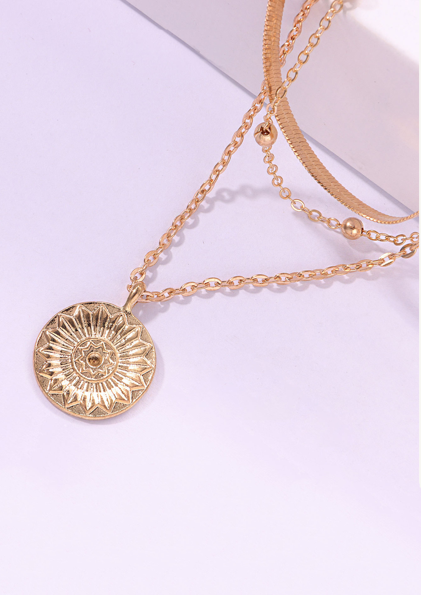 GET A ROUND TAG MULTILAYER GOLD PENDANT