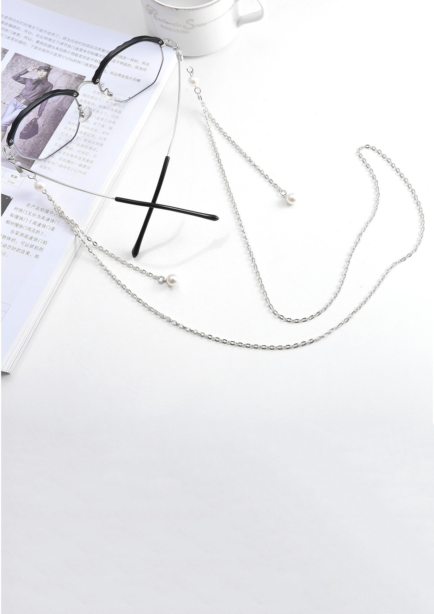 PLAY BASICS WITH THE SILVER GLASS CHAIN