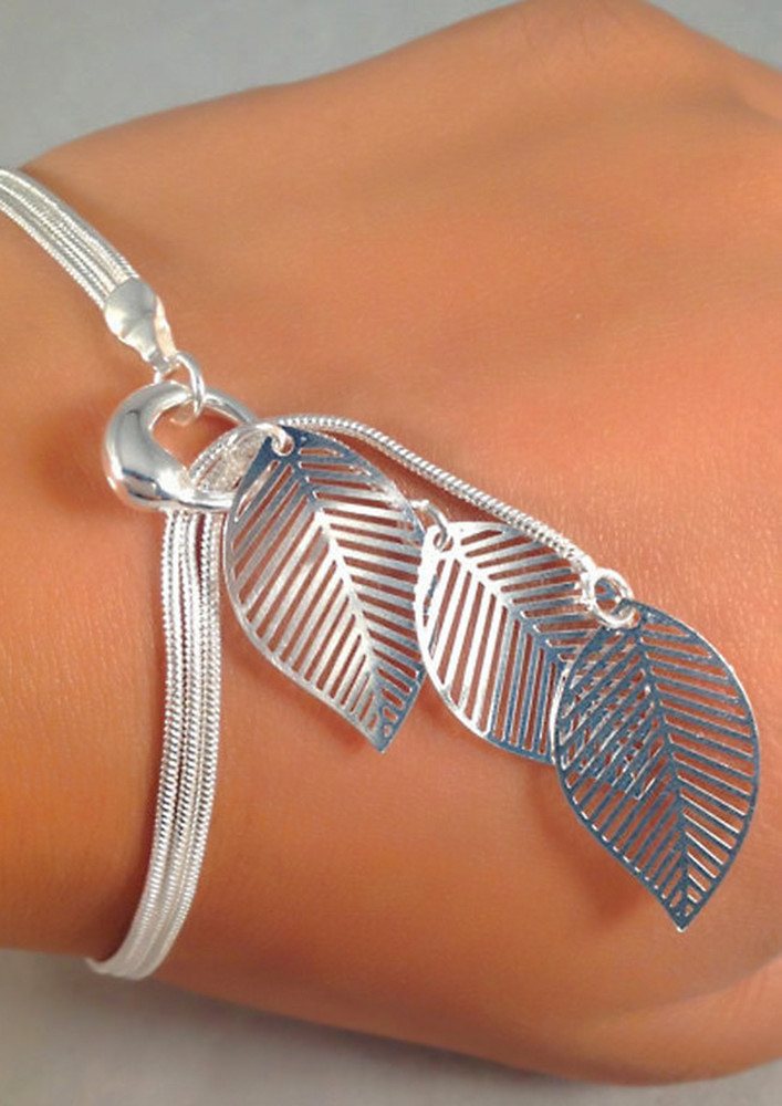 The Silver Hollowed-out Leaf Detail Bracelet
