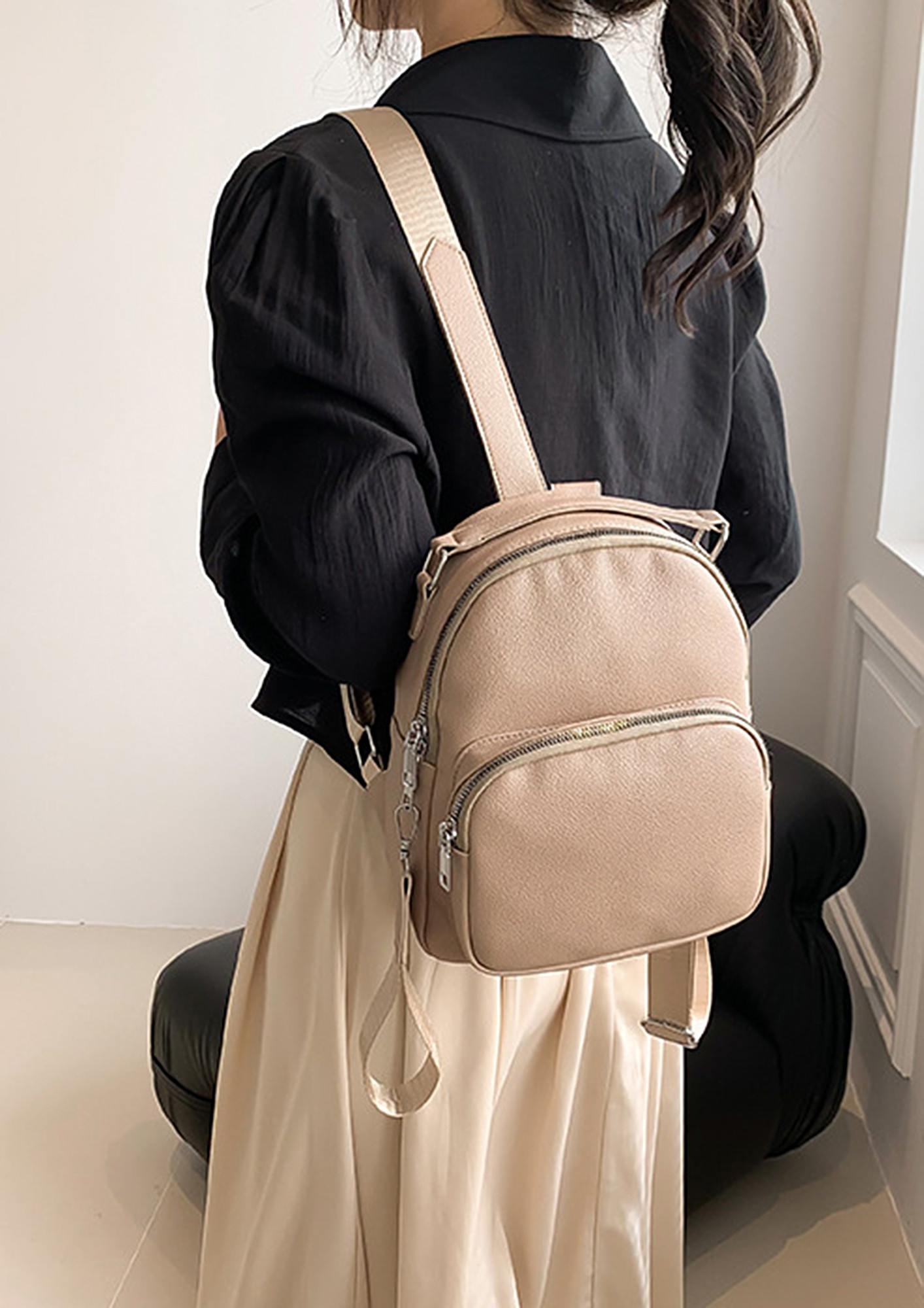 Amazon.com | Michael Kors Elliot Extra Small Convertible Messenger Backpack  Brown/Acorn One Size | Messenger Bags
