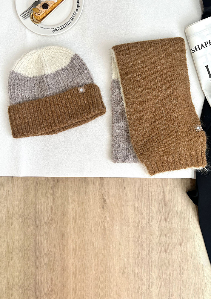 RIB-KNIT BROWN SCARF WITH BEANIE