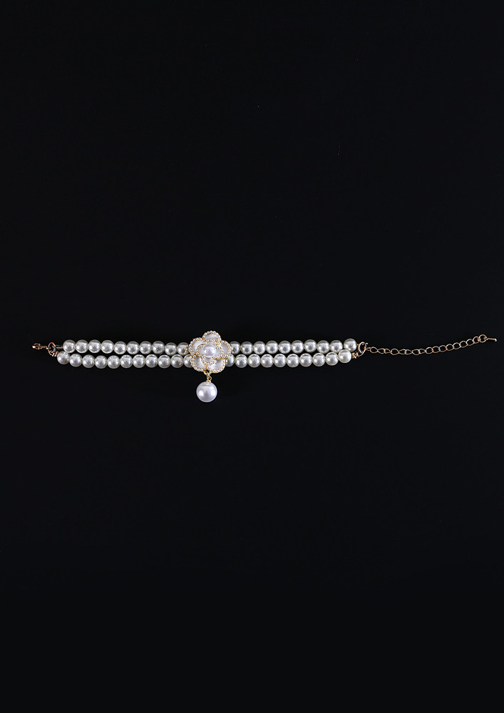 White Imitation Pearl Cat Collar Necklace