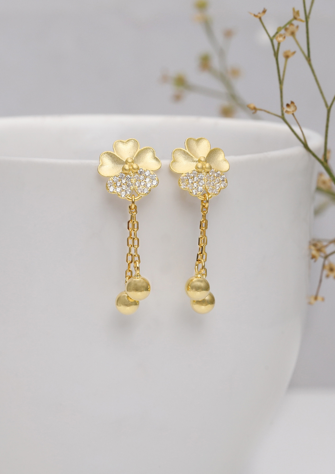 Small onyx clover earrings in 14K Italian gold  Golden Flamingo