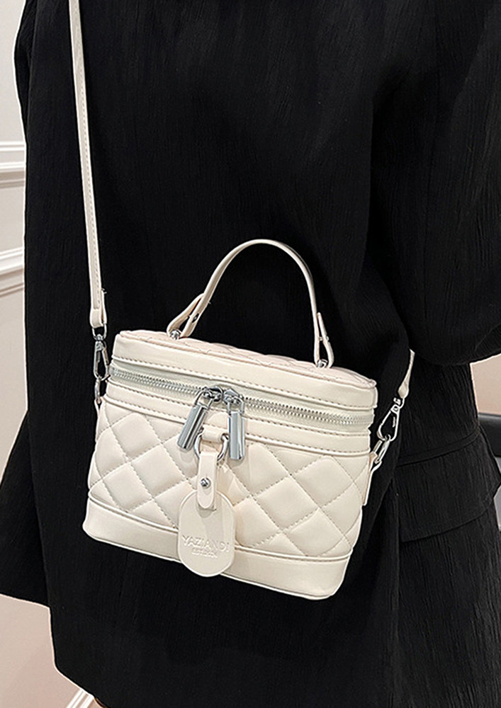 WHITE QUILTED SINGLE HANDLE BUCKET BAG