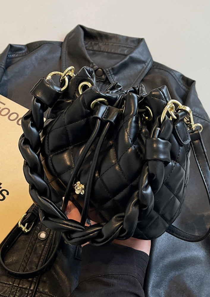 BLACK QUILTED TWISTED STRAP BUCKET BAG