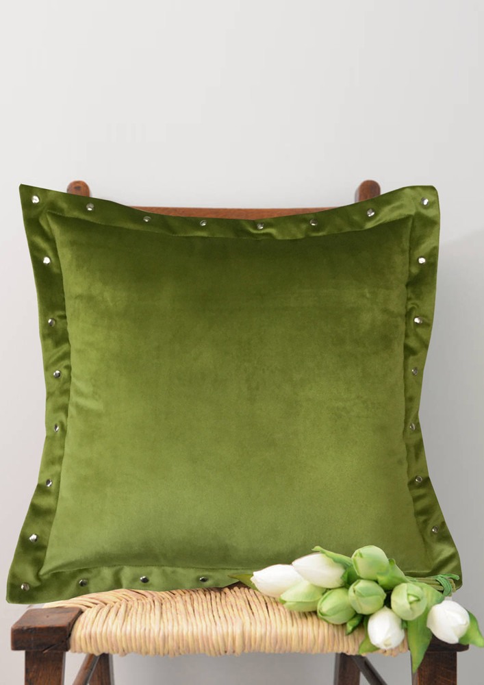 Lushomes Smooth Green Velvet Cushion Covers With Metallic Oomph (single Pc, 16 X 16 Inches)