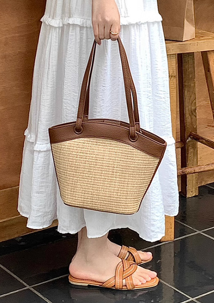 BROWN CONTRAST STRAW KNIT TOTE BAG