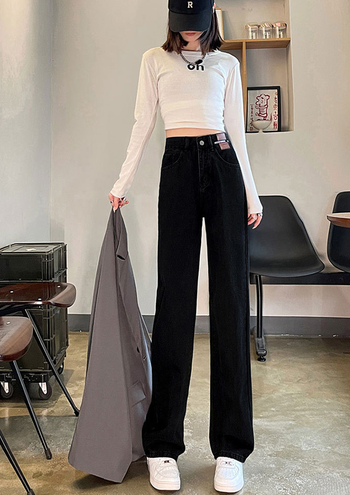 STRAIGHT FIT HIGH-WAISTED BLACK JEANS