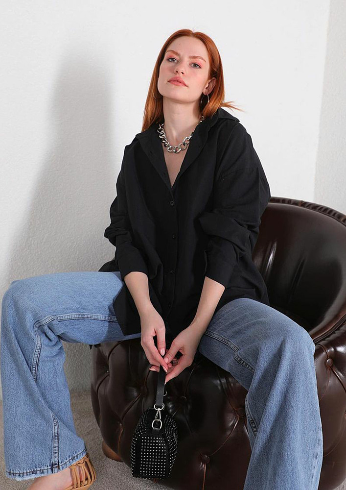 BLACK TWO-WAY-BUTTON OVERSIZED SHIRT