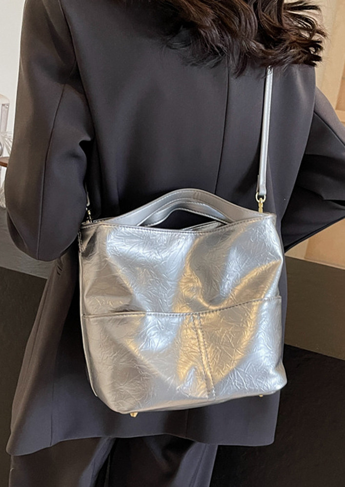 SILVER TEXTURED OUTER COMPARTMENTS TOTE BAG