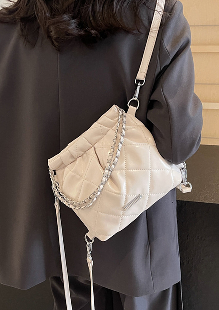 VERSATILE OFF-WHITE QUILTED BUCKET BAG