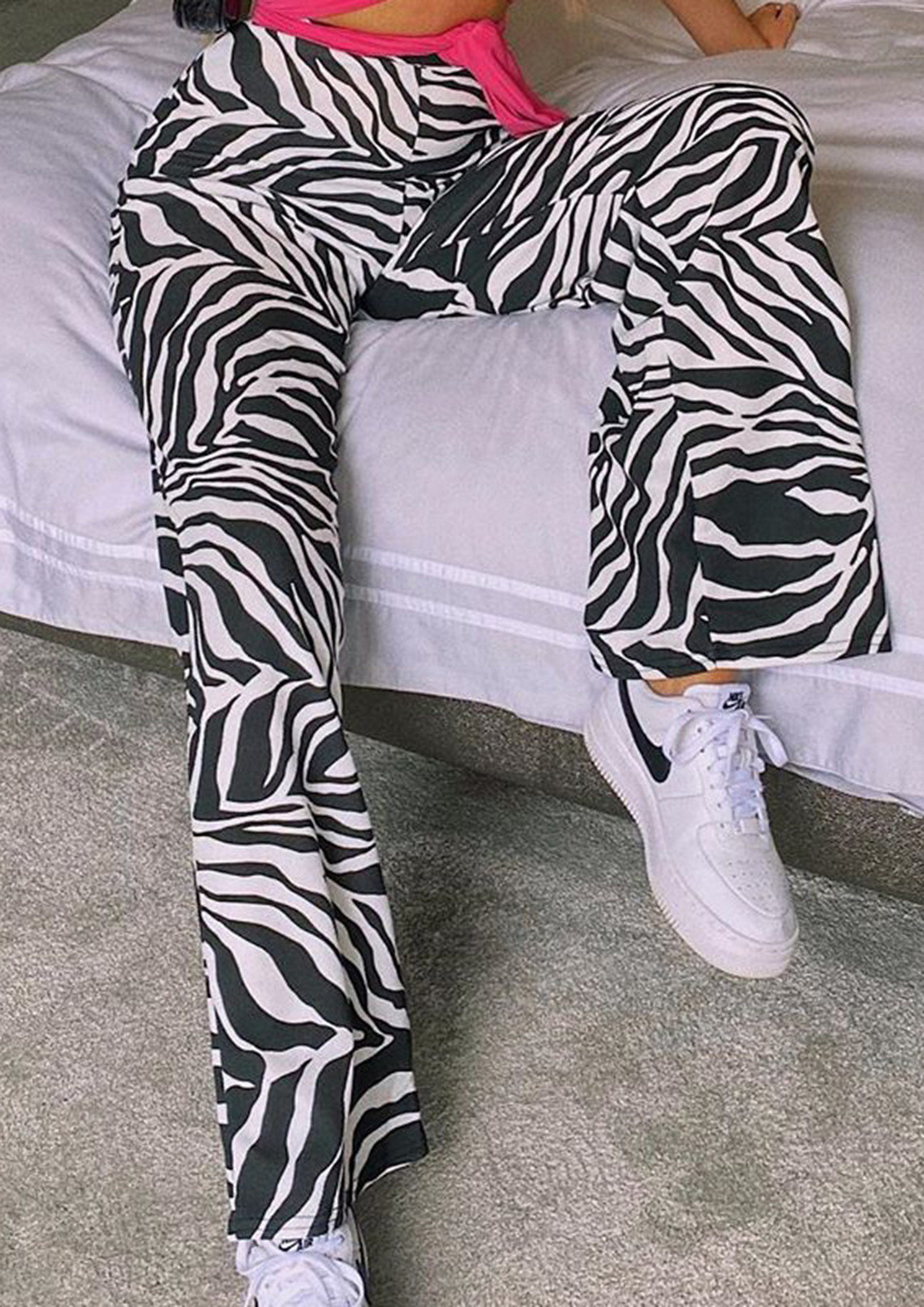 BLACK-WHITE HIGH-RISE Y2K PRINTED CASUAL TROUSER