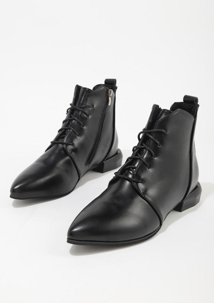 CLASSIC AND POLISHED BLACK BOOTS