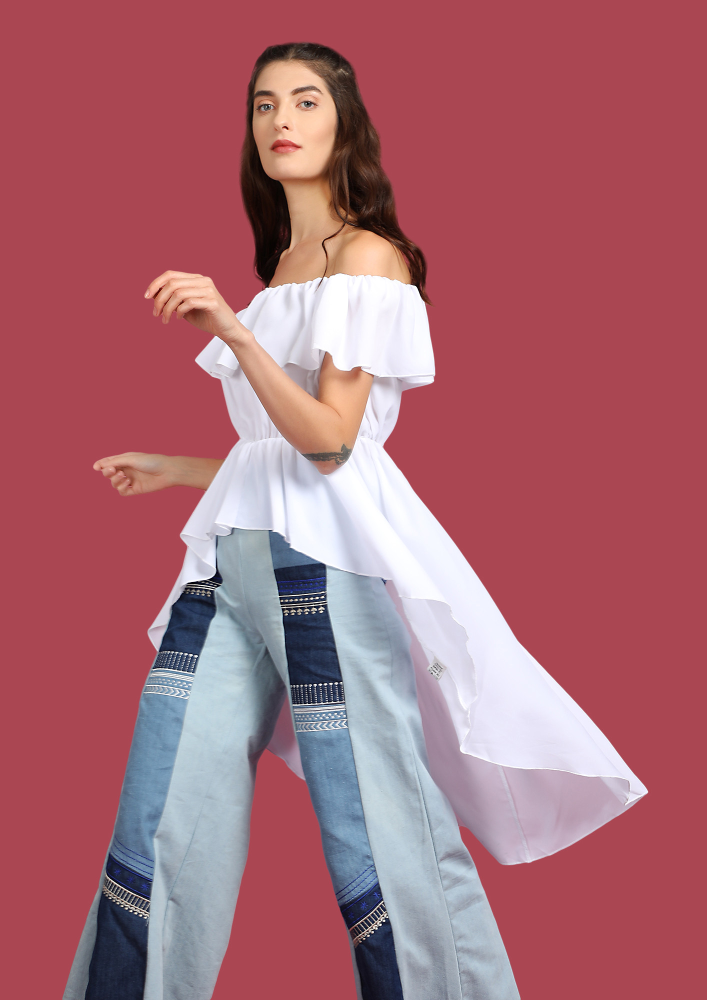SWEET FINISH WHITE ASYMMETRIC OFF-SHOULDER TOP
