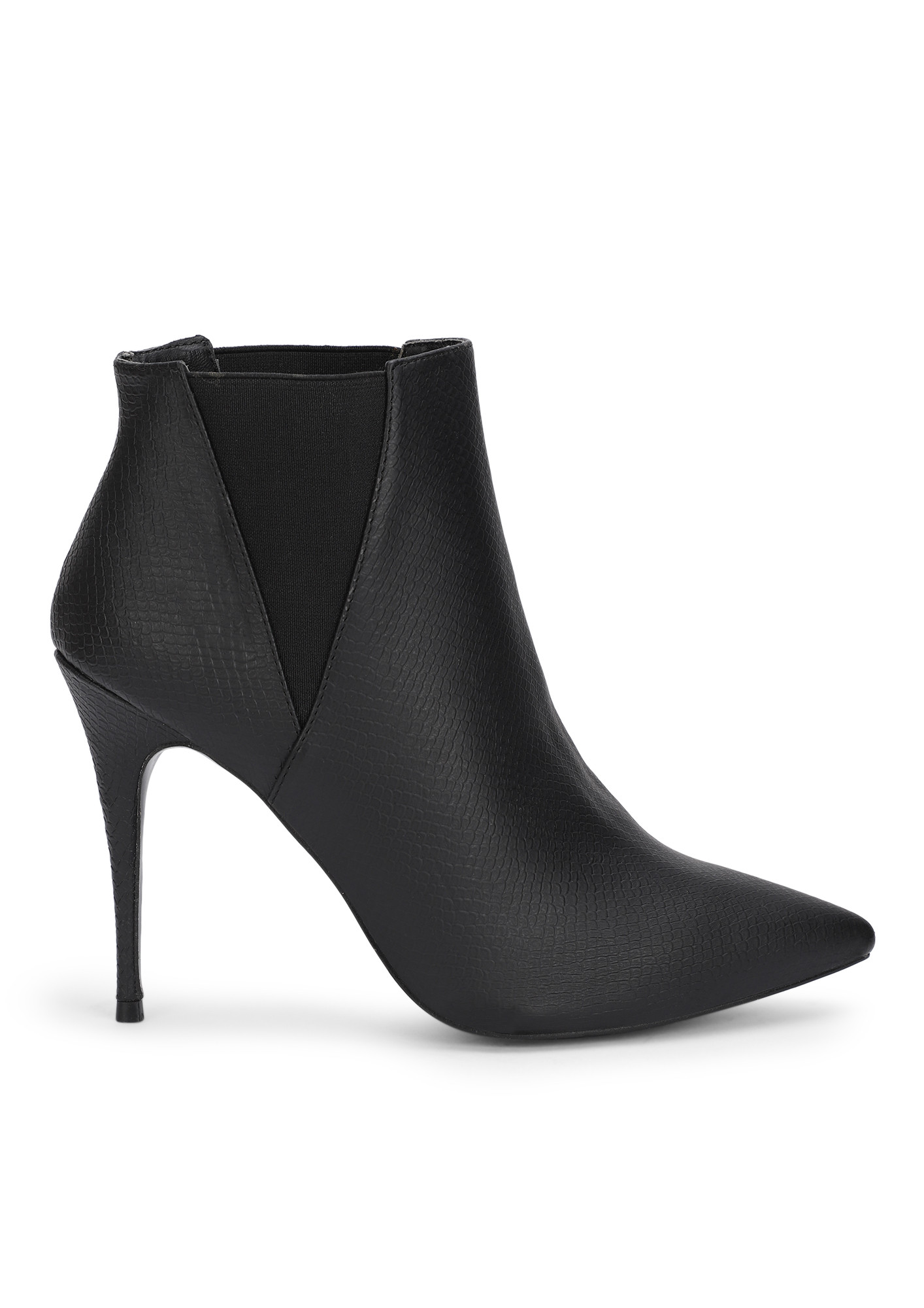 POINT TAKEN BLACK ANKLE BOOTS 