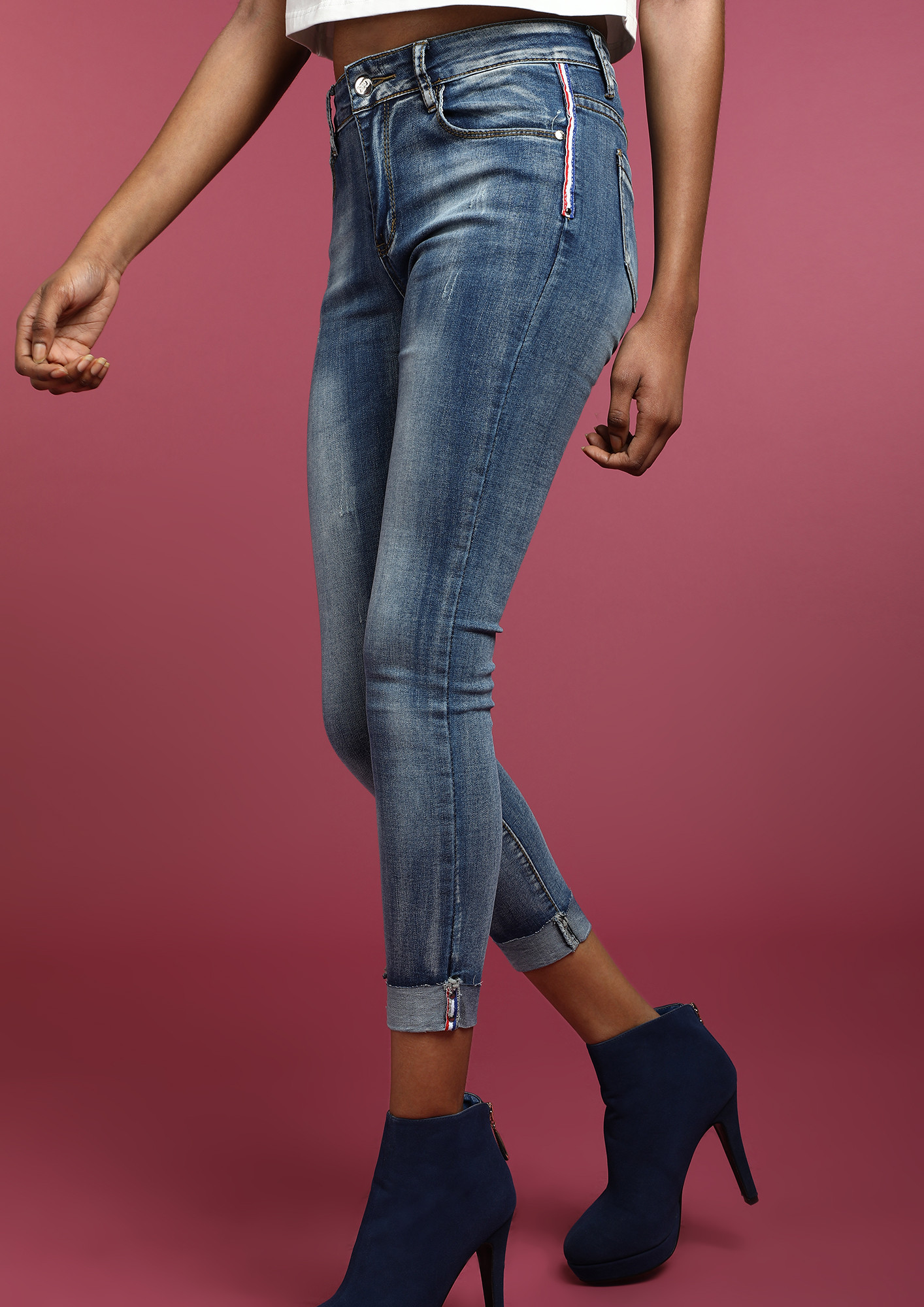 ALWAYS ON A MOVE BLUE CROPPED JEANS