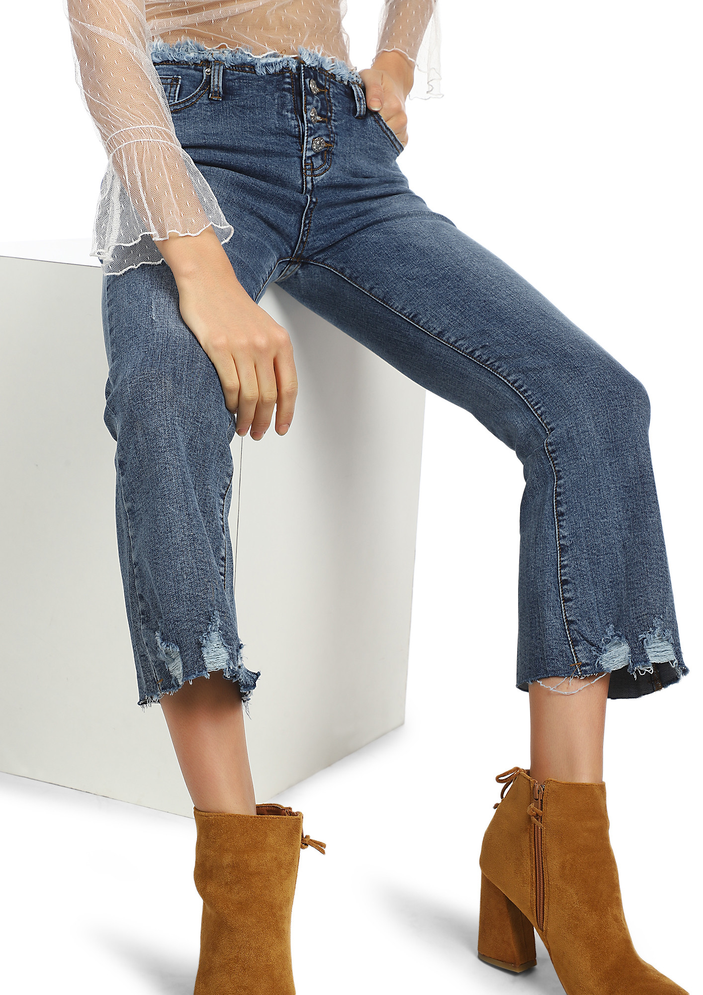 FRAYED WELL BLUE CROPPED JEANS