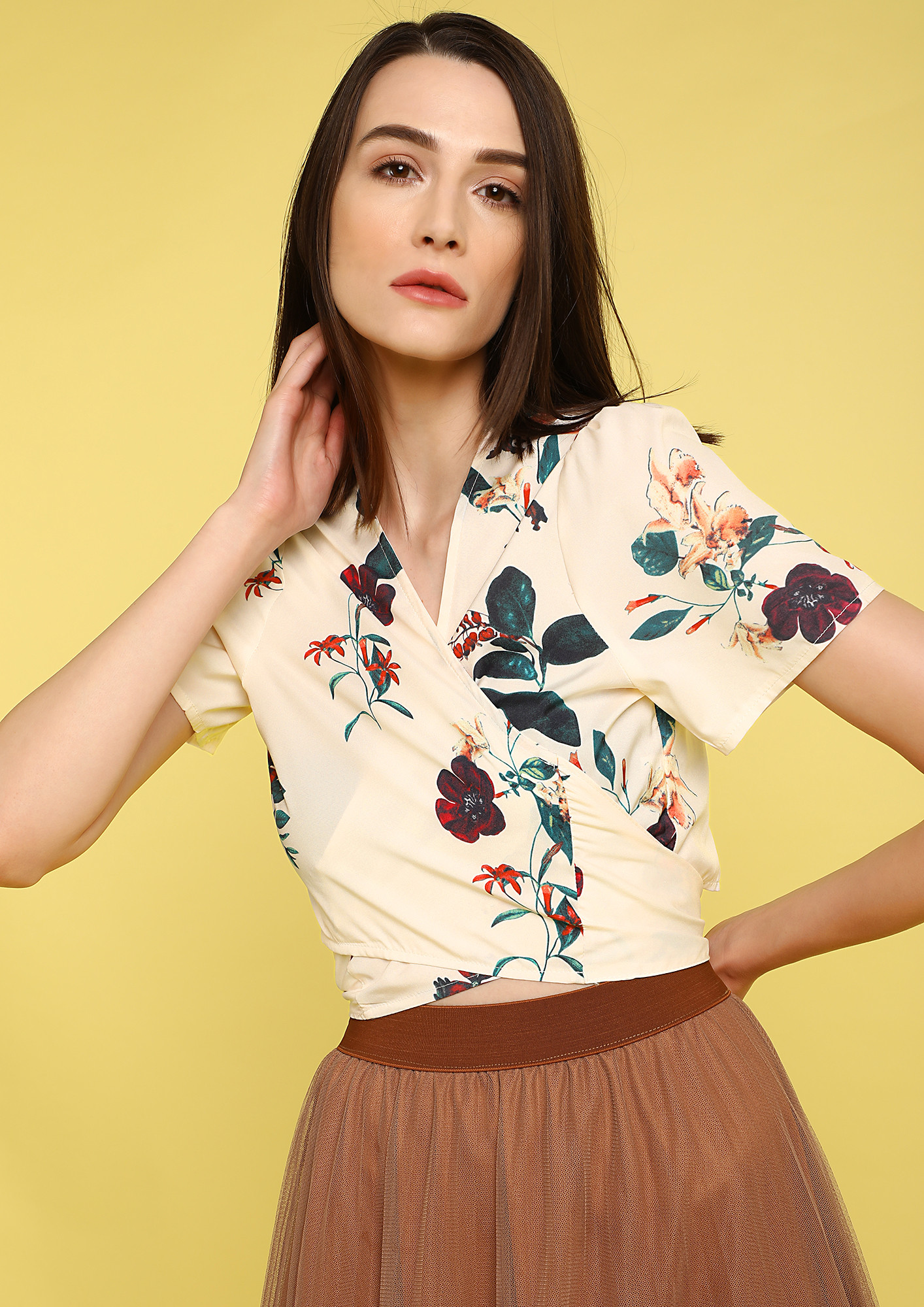 FRAGRANCE AND LOVE WHITE FLORAL CROP TOP