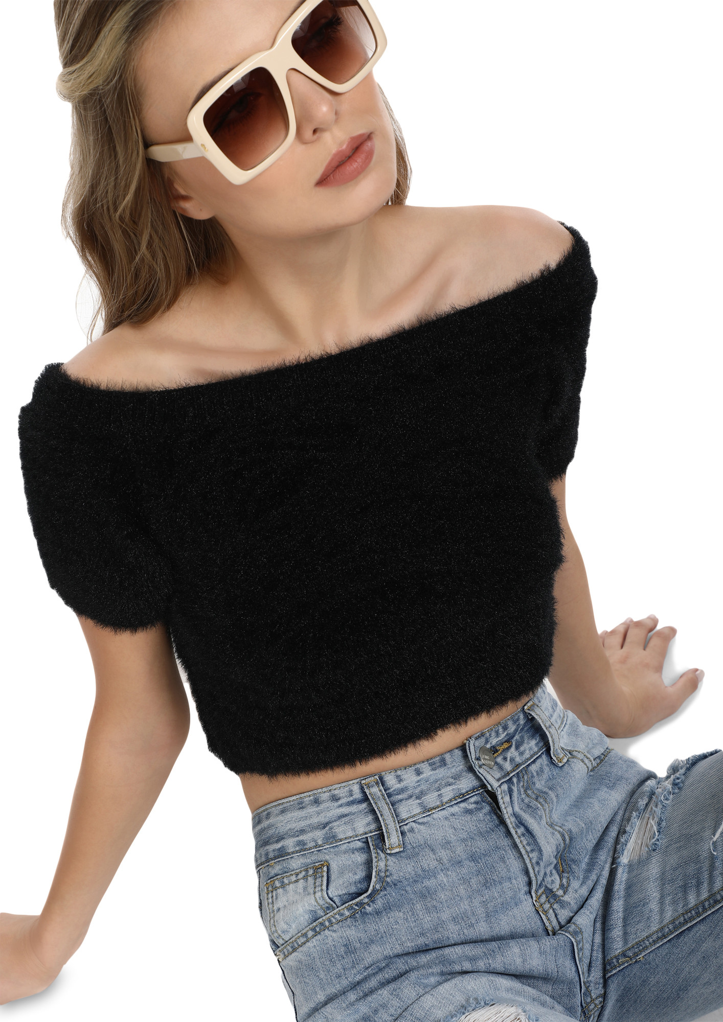 COSY AND FUZZY BLACK CROPPED JUMPER