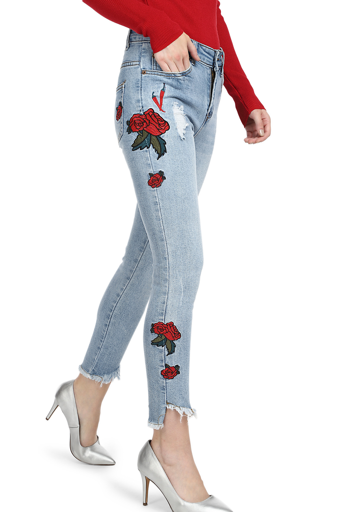 ROSES AND SPICES LIGHT BLUE CROPPED JEANS