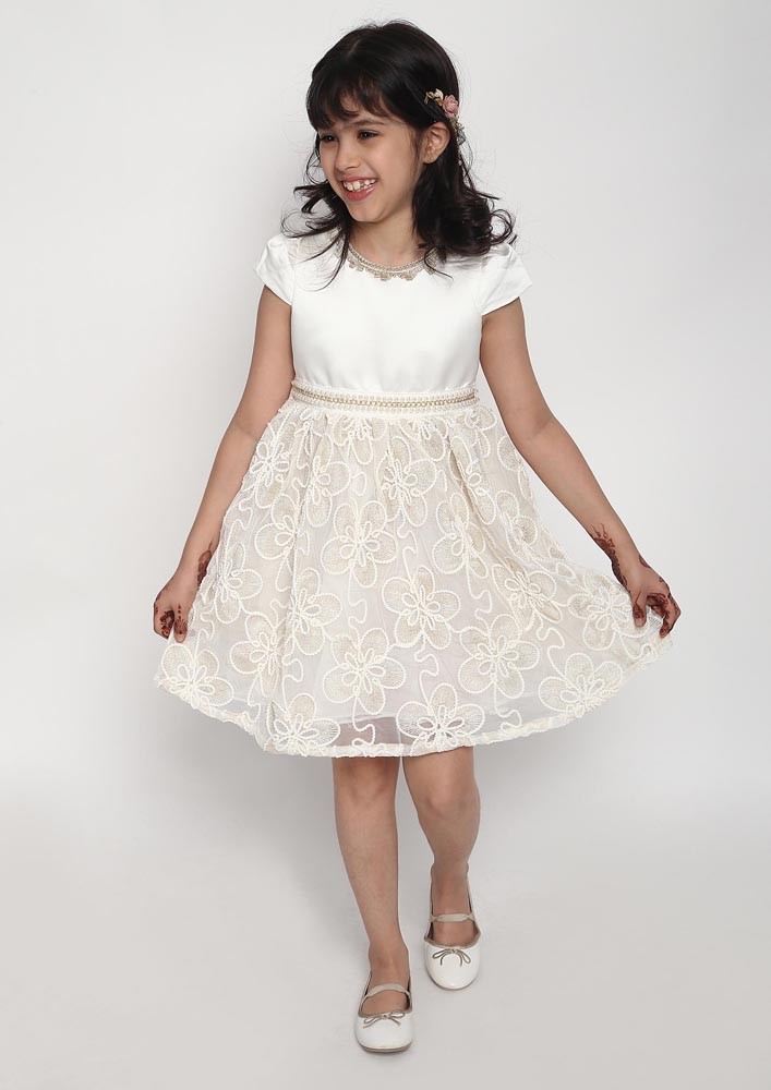 WHITE DRESS WITH FLORAL EMBROIDERY