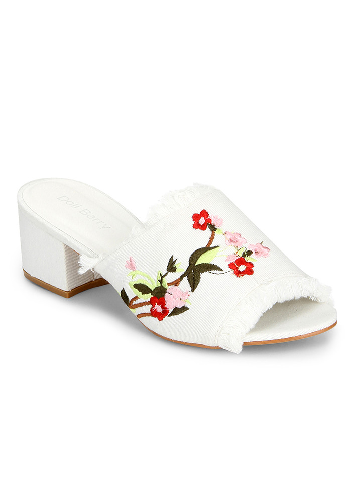 FRONT EMBROIDERED WHITE CLOGS
