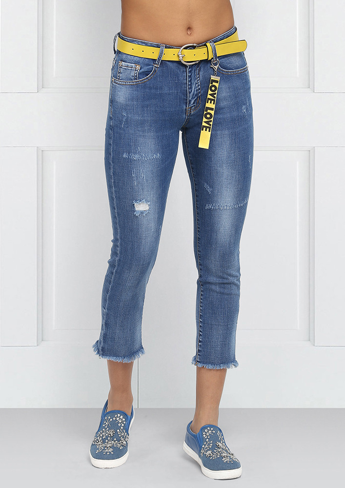 Cropped Jeans with an additional Yellow Belt