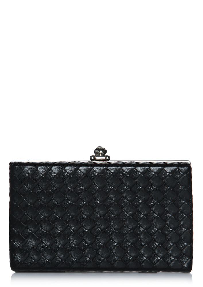 KNIT AND KNOT BLACK CLUTCH