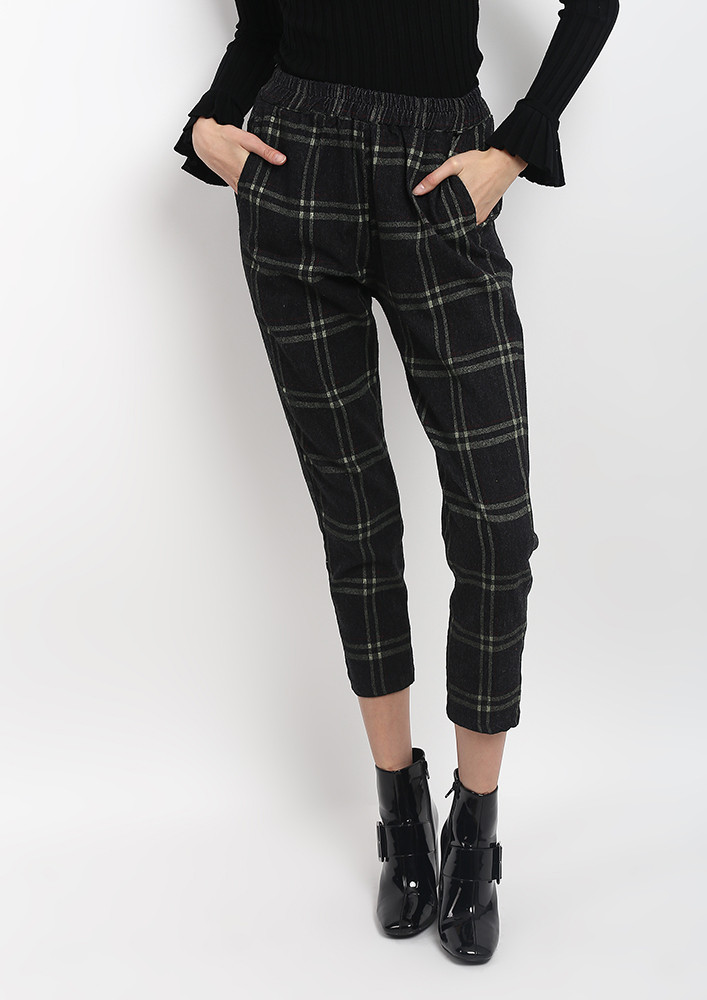 We're loving this plaid pant outfit for fall! | Plaid pants women, Casual  pullover outfit, Plaid outfits