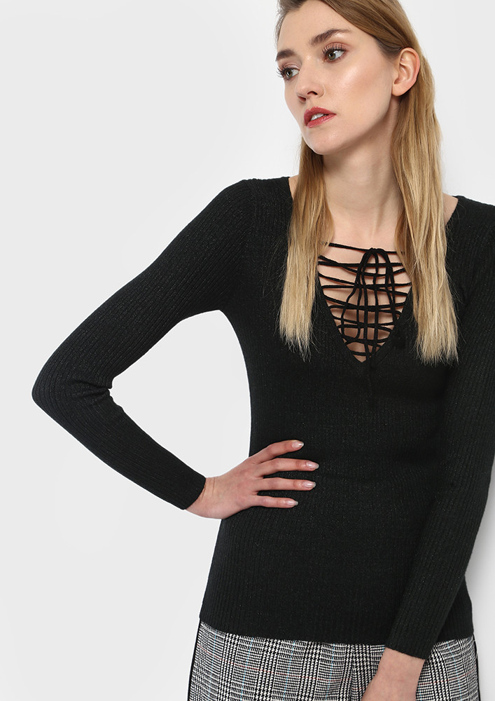 LASS IN LACES BLACK KNITTED TOP