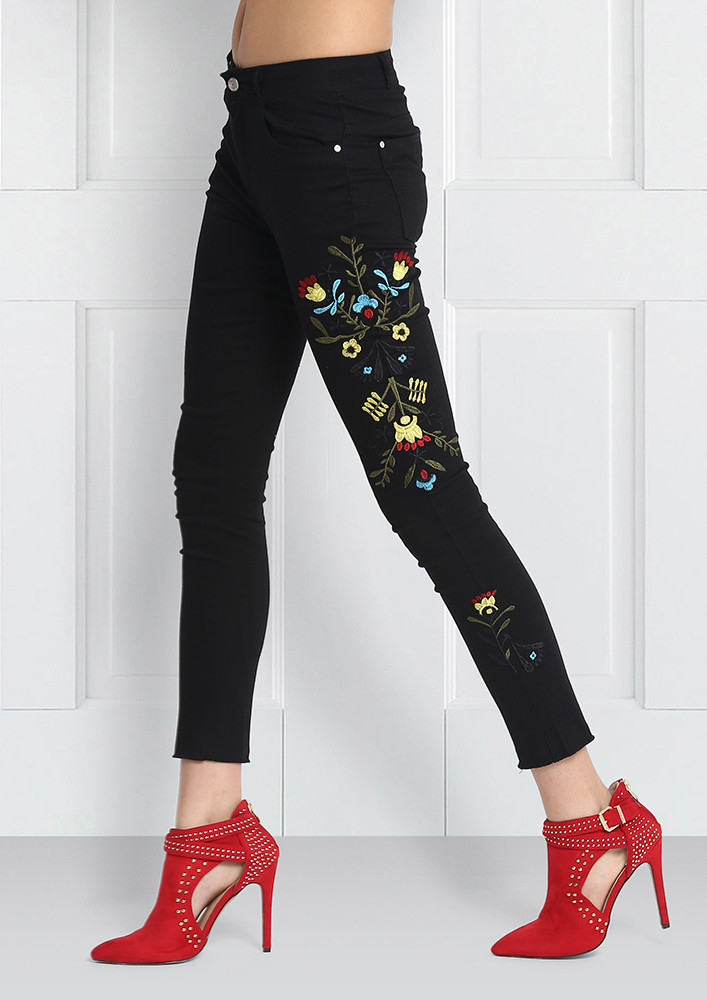 FLORAL ROOTS EMBROIDERED BLACK JEANS