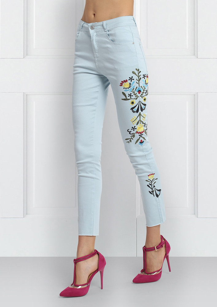 FLORAL ROOTS EMBROIDERED BLUE JEANS
