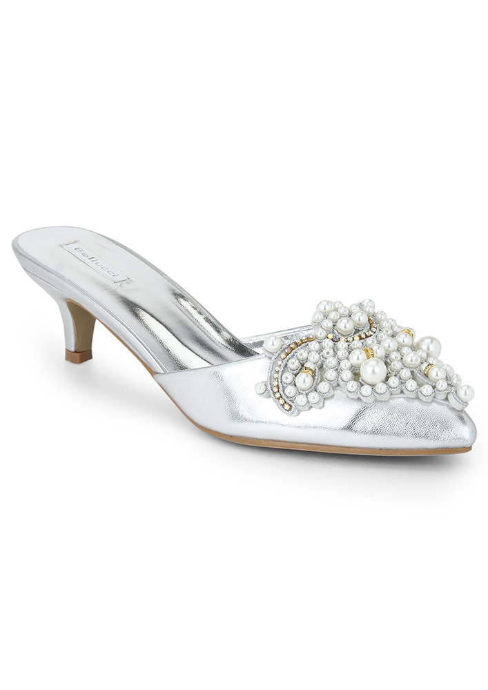CINDERELLA LIKES PEARLS SILVER HEELED SHOES
