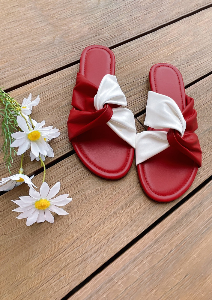 TWISTED IN POPPING RED-WHITE SOLID BEACH FLAT SLIPPERS