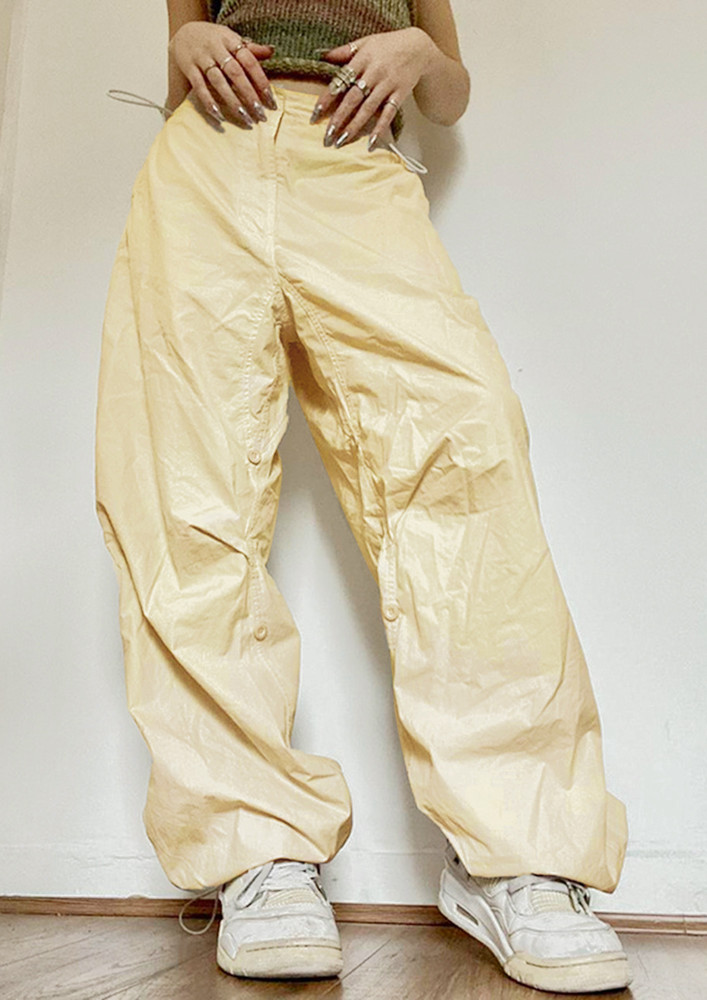 STREET STYLE OFF-WHITE PARCHUTE TROUSER